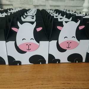Boite à dragées vache , rigolote , idéal pour baptême , anniversaire