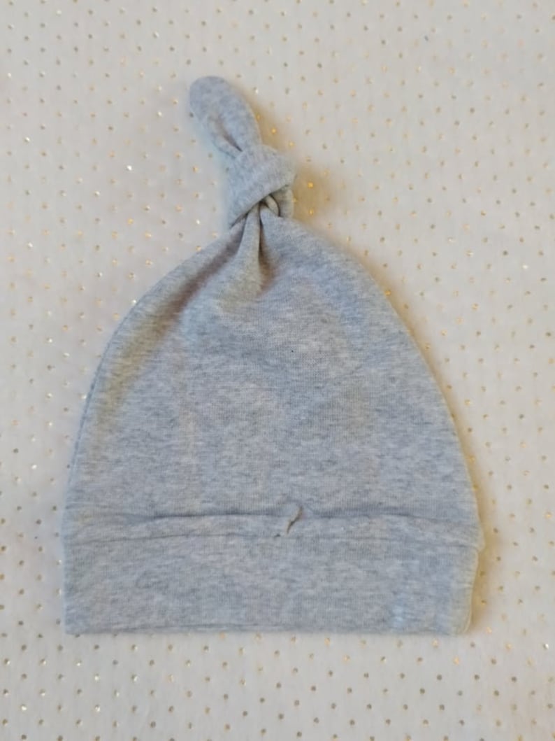 Bonnet de naissance personnalisé model aux choix Gris avec noeud