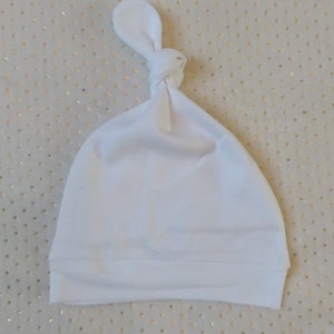 Bonnet de naissance personnalisé model aux choix Blanc avec noeud