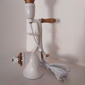 Lampada tritacarne vintage deviata