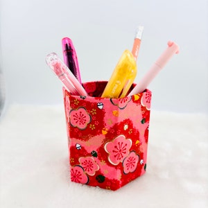 POT à CRAYONS hexagonal en carton - Rouge, jaune, vert, rose, or - Motifs « Fleurs » - Papier japonais washi