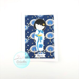 CARTE POUPEE KOKESHI Japonaise et Ombrelles - Remerciements - Texte "Merci" - Aquarelle et Papier japonais - Tons bleu, doré, noir