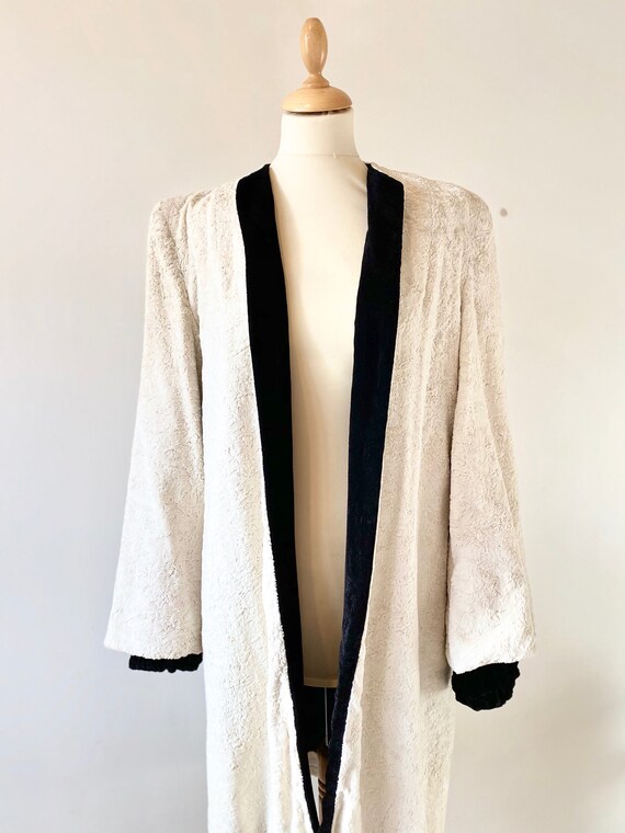 1930s Structured Shoulder White Faux Fur Coat * 19