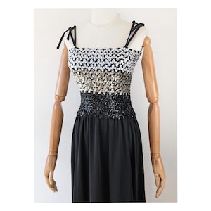 Jaren 70 feestjurk met lovertjes van Richard Shops * Gouden parel zwarte feestjurk met lovertjes * Vintage gouden jurk jaren 70 * Vintage gouden paillettenjurk