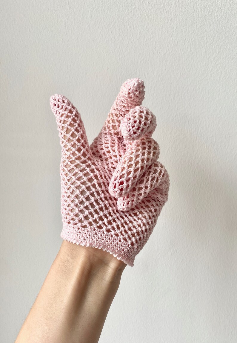 1960s Cropped Baby Pink Crochet Gloves * Vintage Pastel Pink Fis 1960s Cropped Baby Pink Crochet Gloves * Vintage Pastel Pink Fis