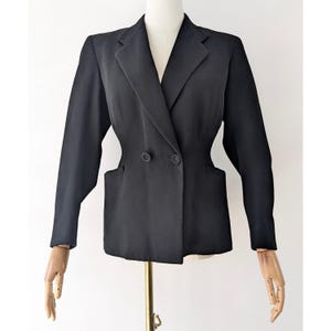 jaren 1940 Frans zwart wollen colbert met schoudervullingen en heupzakken * Eenvoudig elegant zwart vintage blazerjasje * jaren 1940 damespak