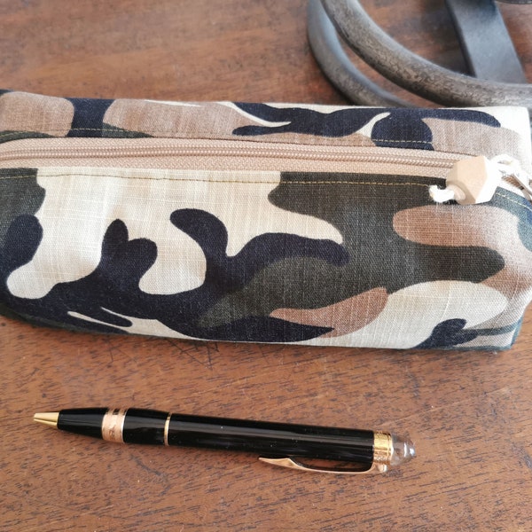 Trousse d'école motif camouflage vert et beige