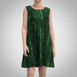 Peut inclure: Robe sans manches noire et verte avec un motif de pluie numérique. La robe présente une encolure arrondie et une jupe évasée. Le motif vert en forme de code couvre toute la robe, créant un look unique et accrocheur.