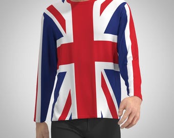 Könnte beinhalten: Ein langärmeliges T-Shirt mit dem Union Jack, der Nationalflagge des Vereinigten Königreichs. Das Design zeigt die Farben Rot, Weiß und Blau der Flagge auf Vorder-, Rückseite und Ärmeln.