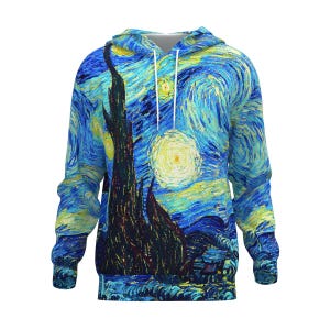 Puede incluir: Una sudadera con capucha con un estampado de "La noche estrellada" de Vincent van Gogh. El diseño muestra los icónicos azules arremolinados, amarillos y acentos oscuros de la famosa pintura. La sudadera tiene un cordón y un bolsillo delantero.