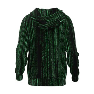 以下が含まれることがあります： 緑色のデジタルレインパターンが施された黒いパーカー。デザインは、コンピュータコードに似た緑色の文字の縦線が特徴です。パーカーにはフードと長袖が付いています。