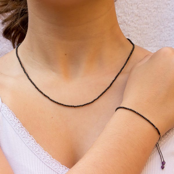 Parure Bracelet ajustable et Collier avec petites Spinelles facettées - 3 longueurs de collier disponibles - Fil nylon noir