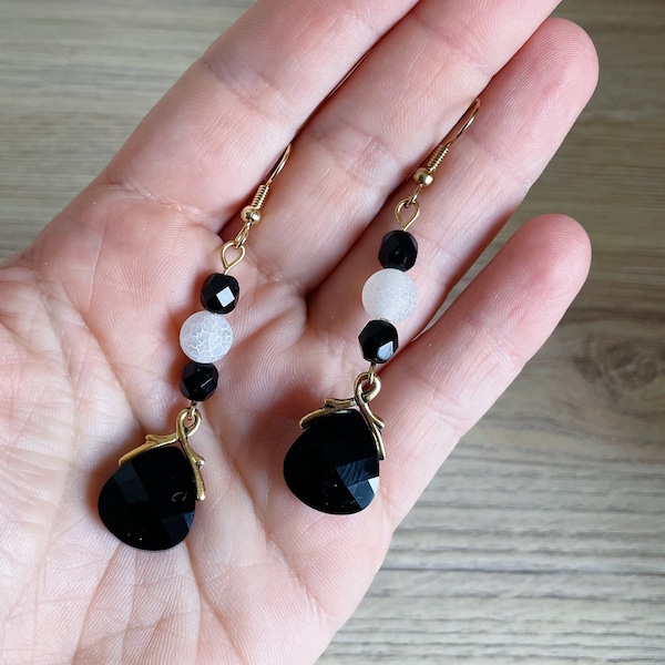 Boucles d'oreilles briolettes cristal Swarovski - black and white - Perles agate blanche craquelée