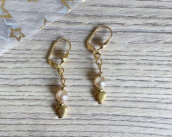 Boucles d'oreilles, cadeau Saint-Valentin, petits coeurs en vermeil, perles de cristal Swarovski nacrée, dormeuses