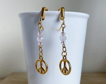 Boucles d'oreilles non percée breloque Peace and Love or, cristal roche facetté, clips