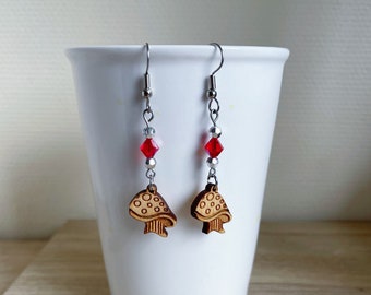 Boucles d'oreilles, breloque champignon en bois, perles cristal Swarovski rouge et argentées