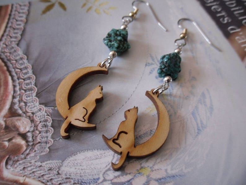 Earrings pendant cat sitting on half-moon with turquoise nugget image 1