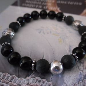 Bracelet femme black power Motarde Cranes aux roses perles noires onyx et mate du Brésil, perle argent image 3