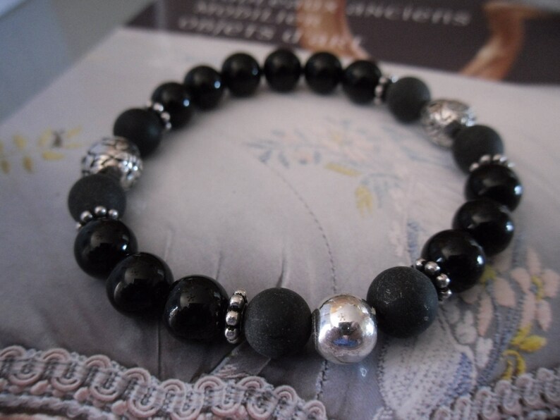 Bracelet femme black power Motarde Cranes aux roses perles noires onyx et mate du Brésil, perle argent image 3