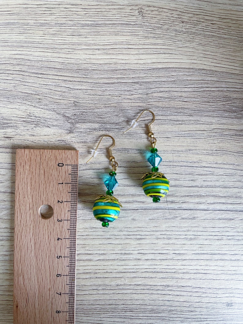 Boucles d'oreilles perles en verre indiennes, inclusion feuille d'argent Spirales Vertes et Jaunes image 3