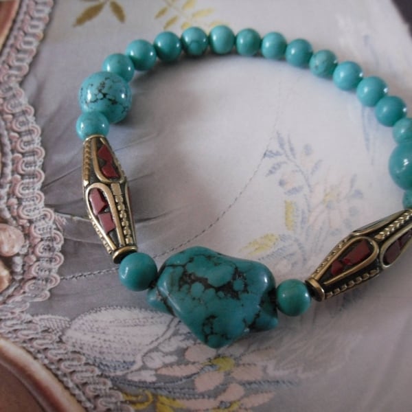 Bracelet, perle Tibétaine artisanale, pépite de turquoise forme coeur