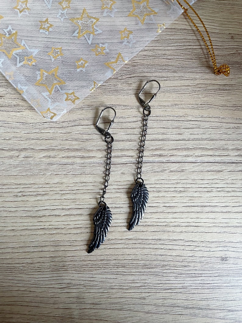 Boucles d'oreilles gothique BLACK ANGEL ailes noires gunmétal, chainette noire image 1