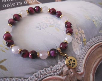 Bracelet féminin perles oeil de tigre teintées fuchias - Perles quartz rose facettées - Breloque empreinte de patte en métal