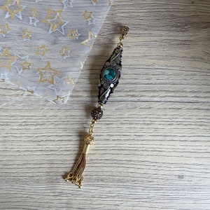 Pendentif perle fuseau, Laiton doré ciselé et turquoise, Perle pavée cristal Swarovski, Pompon vermeil, artisanat Nepalais image 5