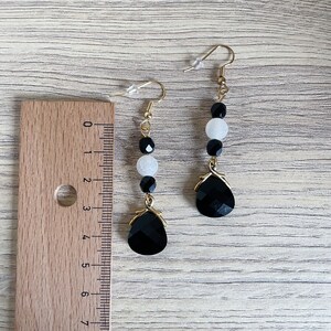 Boucles d'oreilles briolettes cristal Swarovski black and white Perles agate blanche craquelée image 3