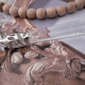 Collier avec un pendentif en cristal de roche Toupies swarovski perles de soleil bleues et perles en bois de rose image 7