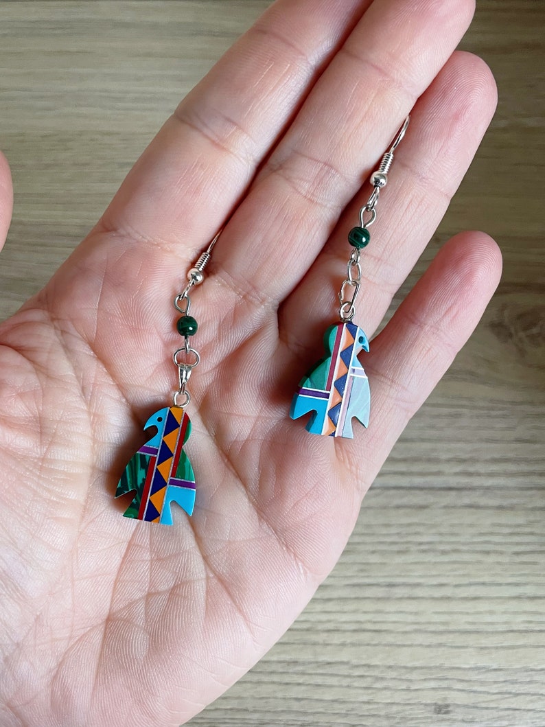 Boucles d'oreilles, breloque country, amérindien, aigle aiglon pierre composite multicolore perle malachite image 3