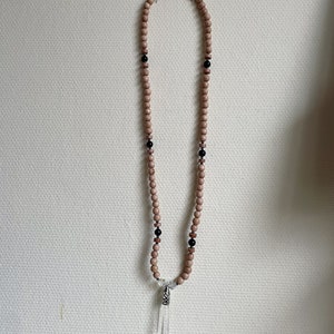 Collier avec un pendentif en cristal de roche Toupies swarovski perles de soleil bleues et perles en bois de rose image 4