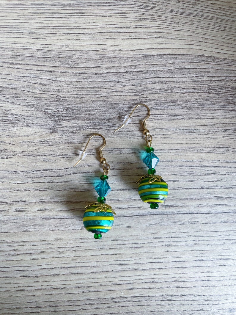 Boucles d'oreilles perles en verre indiennes, inclusion feuille d'argent Spirales Vertes et Jaunes image 1