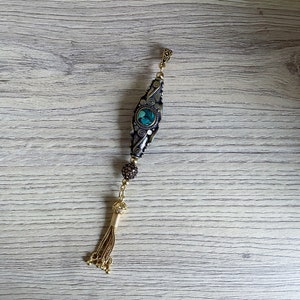 Pendentif perle fuseau, Laiton doré ciselé et turquoise, Perle pavée cristal Swarovski, Pompon vermeil, artisanat Nepalais image 6