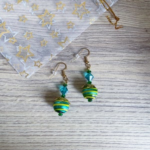 Boucles d'oreilles perles en verre indiennes, inclusion feuille d'argent Spirales Vertes et Jaunes image 4