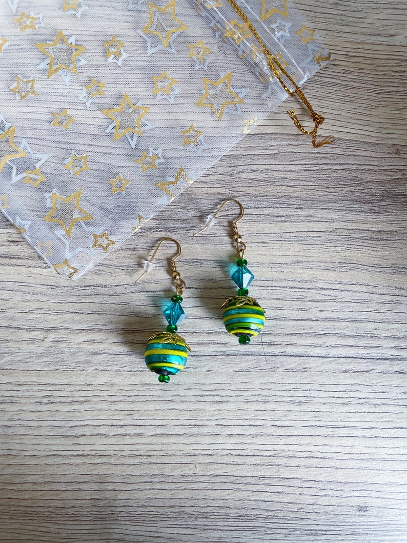 Boucles d'oreilles perles en verre indiennes, inclusion feuille d'argent Spirales Vertes et Jaunes image 4