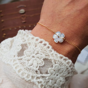 BIANCA bracelet pearl flower Mother of pearl chain 14 carat gold filled or 925 silver image 2
