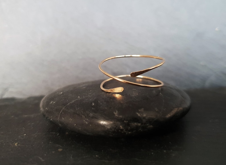 SATURN ring hammered crossed wire in 14 carat gold filled or solid 925 silver Or rempli
