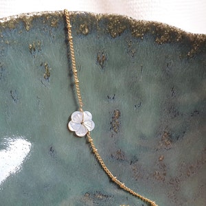 BIANCA pearl flower necklace Mother of pearl chain 14 carat gold filled or 925 silver image 2