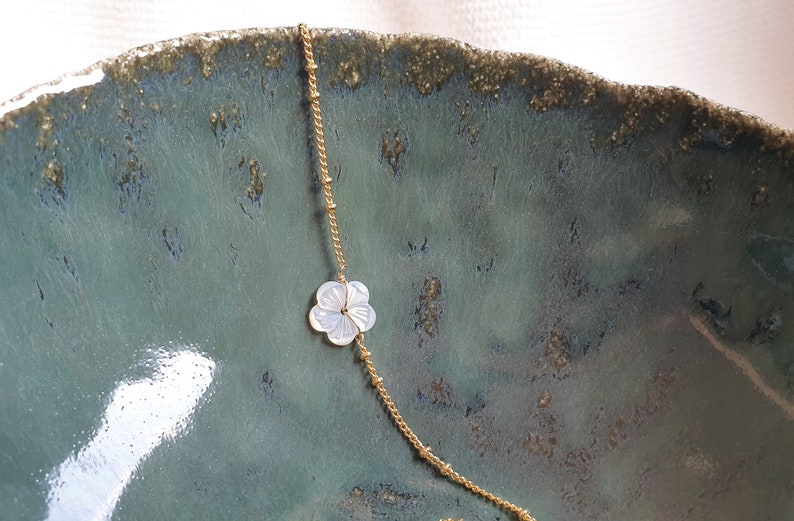 BIANCA pearl flower necklace Mother of pearl chain 14 carat gold filled or 925 silver image 2
