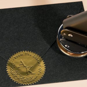Goffratore personalizzato per matrimonio, Goffratore per timbro personalizzato per matrimonio, Goffratore per timbro personalizzato, Goffratore per inviti di matrimonio in carta, Regalo di matrimonio personalizzato