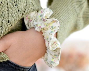 Cotton gauze scrunchie with small flowers with a touch of neon