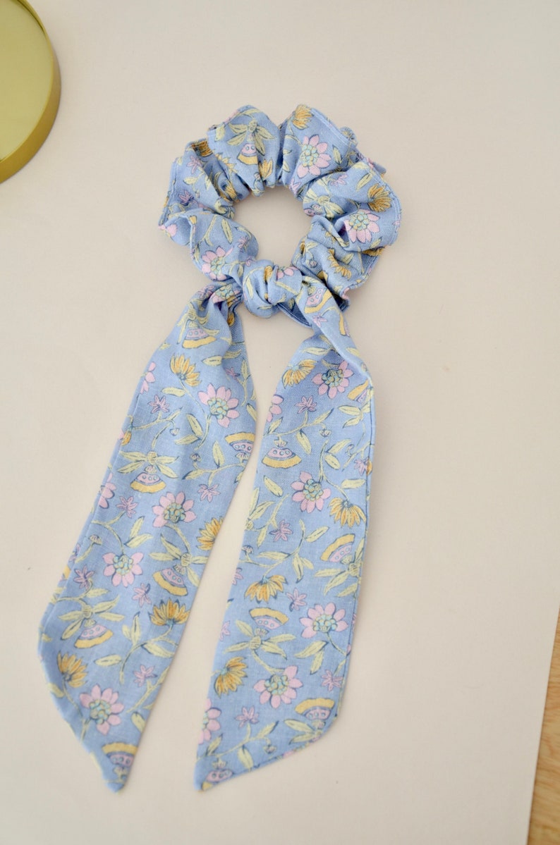 Chouchou scarf Sky blue linen image 1