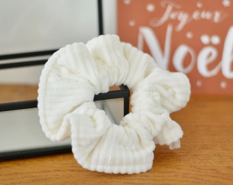 witte corduroy scrunchie