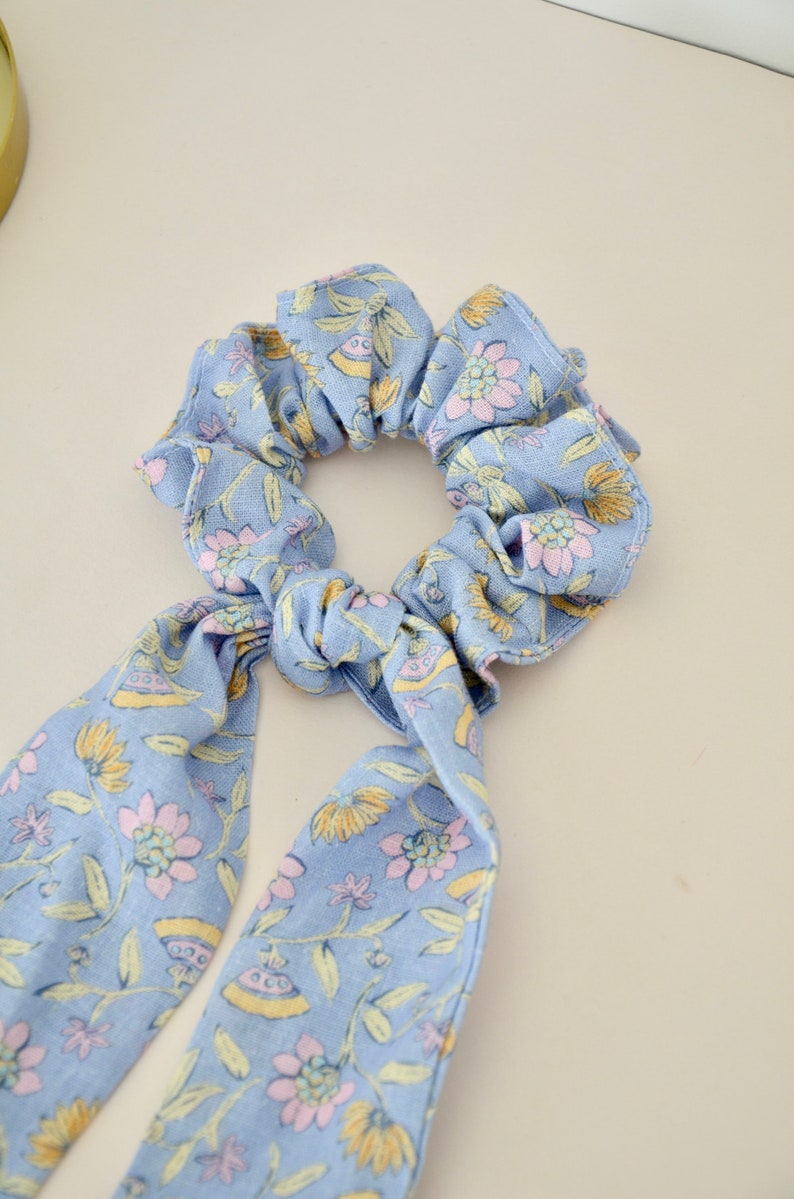 Chouchou scarf Sky blue linen image 2