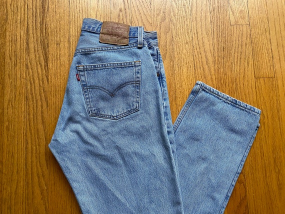 90s Women's Levi's Strauss Co. 501 Light Wash 6501 0133