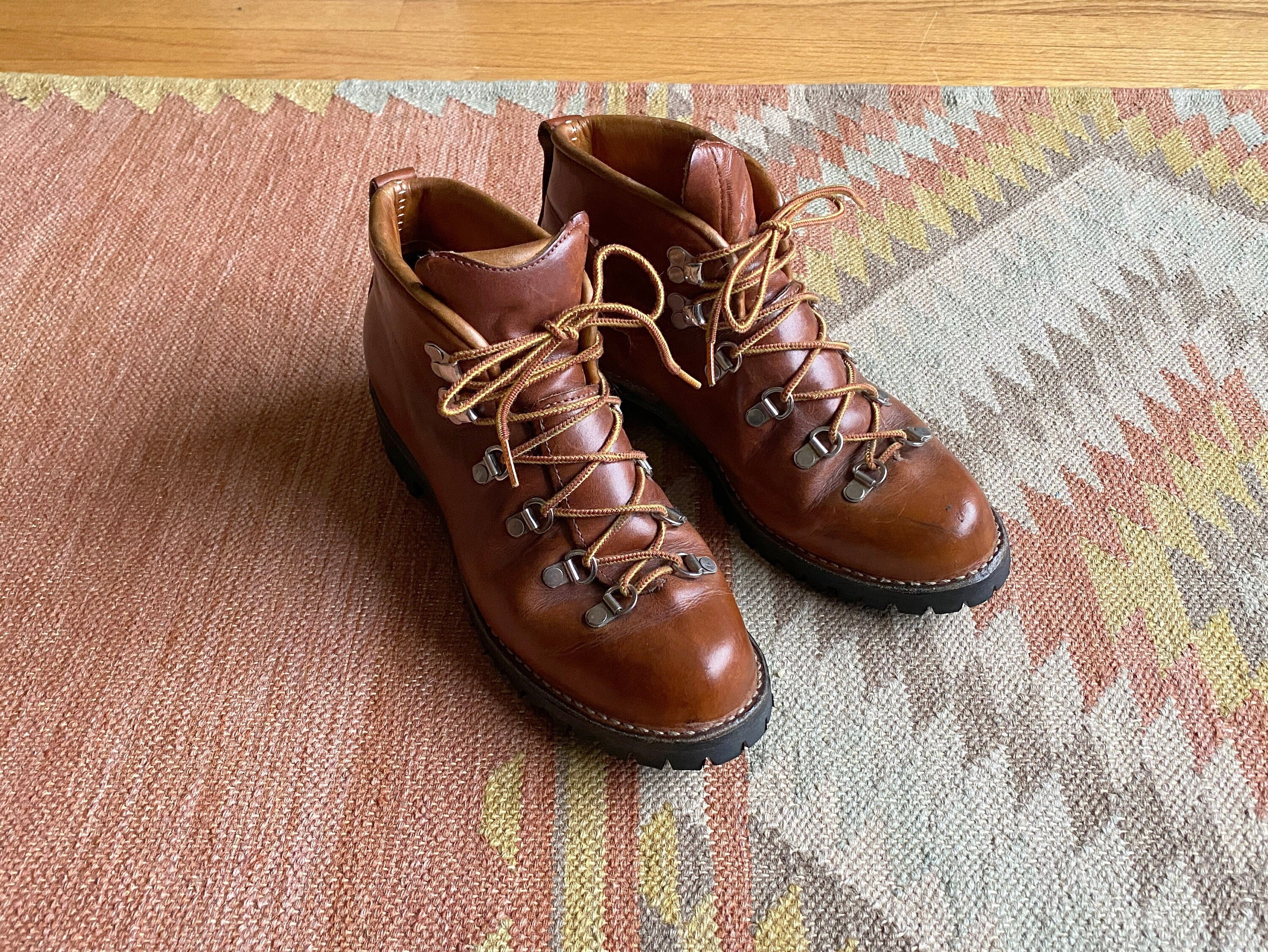 Vintage Danner Mountain Mens Brown Leather Hiking Boots Vibram Sole GUC READ Vintage Danner Brown Leather Mountain Light | Mercari main image 3