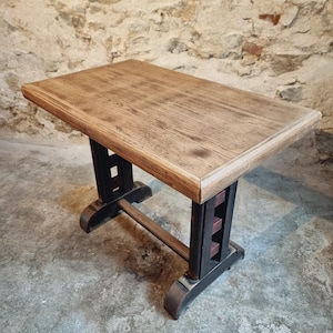Antiker französischer Bistrotisch aus Eiche – 1920er Café Tisch mit Holzplatte und schwarzem Gestell – 100 x 60 cm