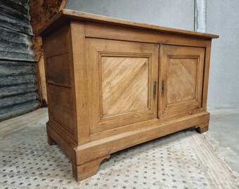 Antiek dressoir Louis Philippe buffet kast met deksel