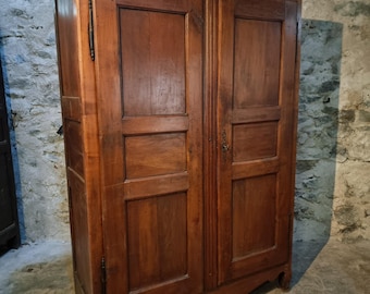 Antieke Franse kersenhouten kast 18e eeuw – Rustieke kast